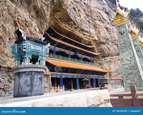 Qingyan Taoist Temple! Mystical Caves and Stunning Panoramas!