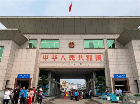  Dongxing Border Gate: Kiinan ja Vietnamin rajalla sijaitseva historiallinen portti!